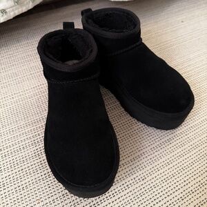 UGGS Classic Ultra Mini Platform (Size W5 US)
